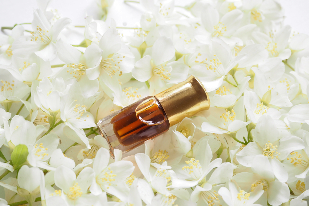What are the sources and types of jasmine attar and jasmine essential oil?