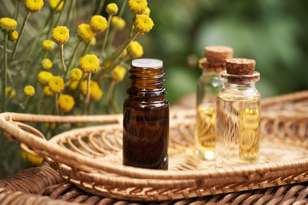 Scent Showdown: Essential Oils vs. Fragrance Oils | What’s the Real Deal?
